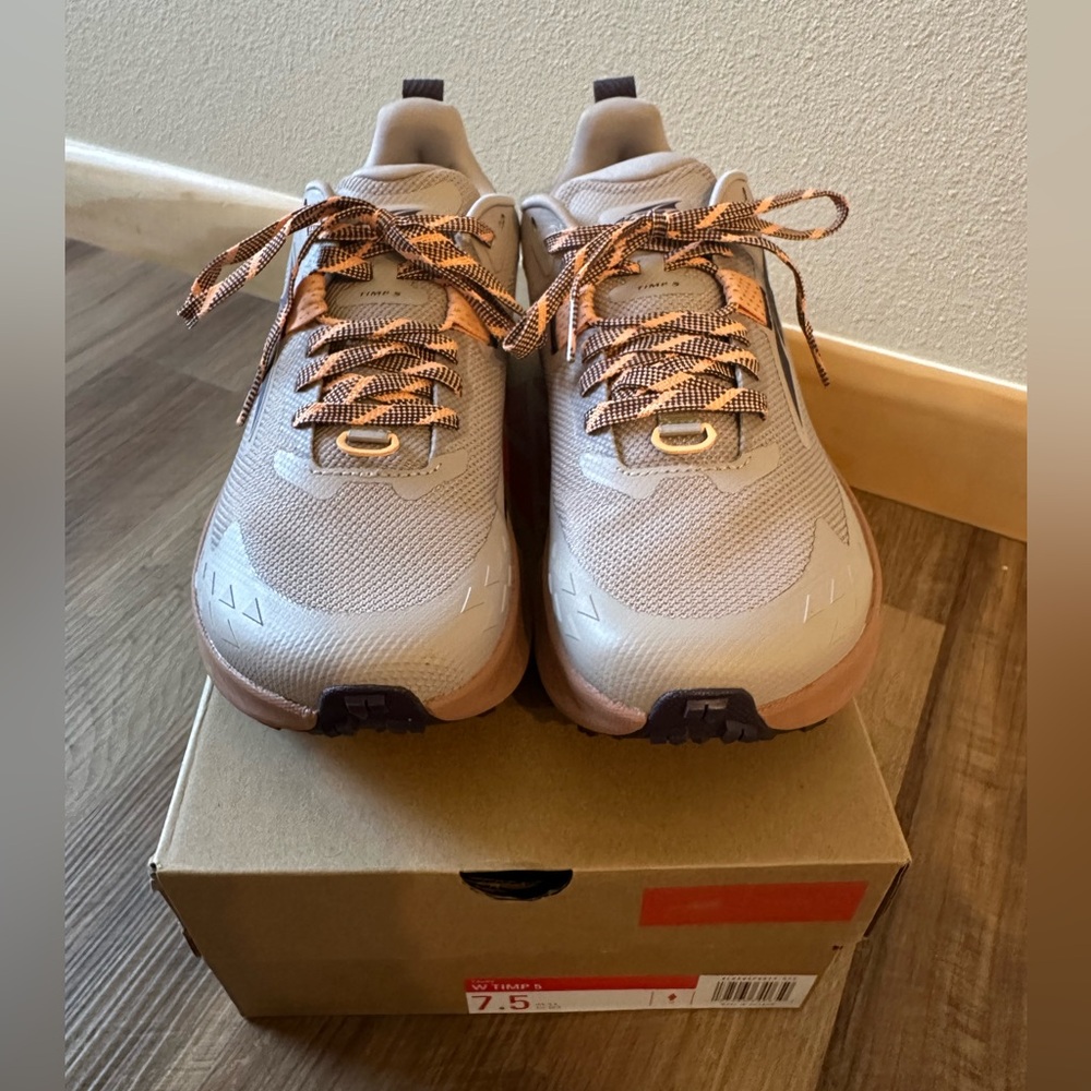 Altra Women’s Timp 5 Size 7.5 Taupe NEW IN BOX!